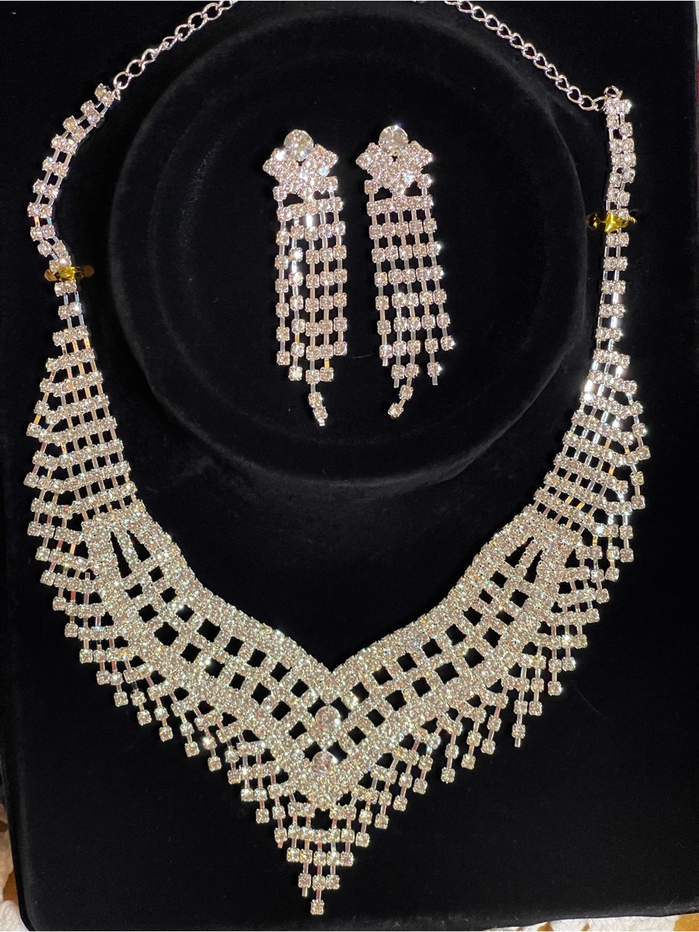 NIB glass rhinestone necklace &Earrings set